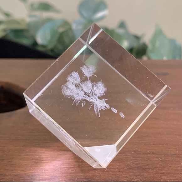 3D Laser Etched Rose Bouquet Clear Crystal Glass Cube Paperweight I LOVE YOU 1.5 - Picture 4 of 10